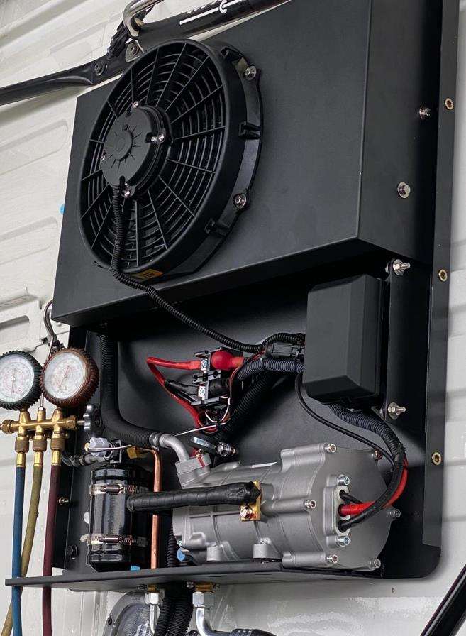Electric APU condenser unit, heavy-duty housing with compressor and relay box